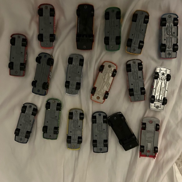 Lot of 17 race cars and trucks - Picture 2 of 2